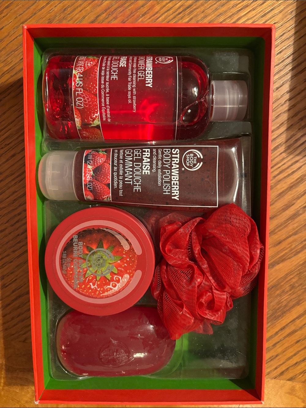 The Body Shop Strawberry Bath & Body Gift Set - Red
